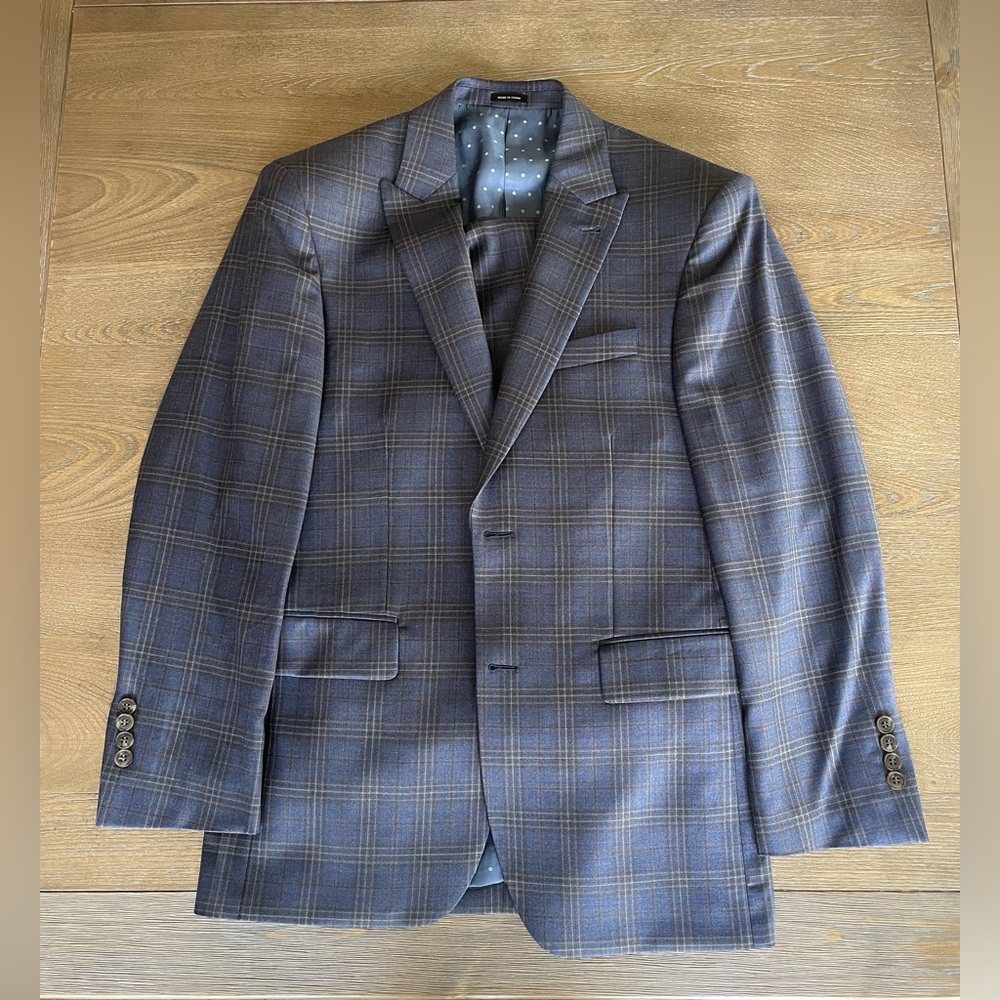 Joe Joseph Abboud 35R Navy Plaid Suit